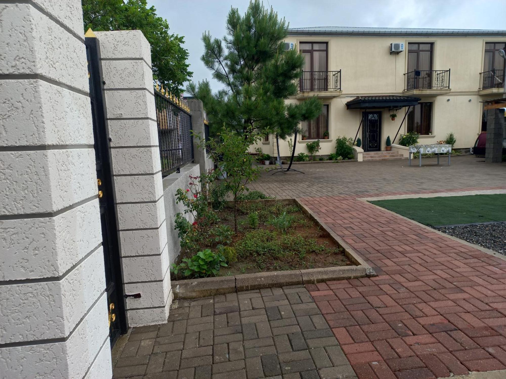 Mate'S Guest House Кобулети Екстериор снимка