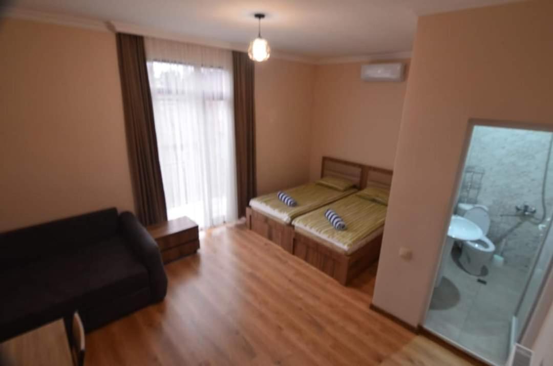 Mate'S Guest House Кобулети Екстериор снимка